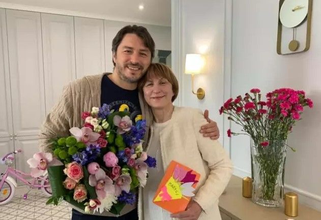 Сергей Притула нежно поздравил маму с днем рождения и рассказал о ней немного больше - фото 513997