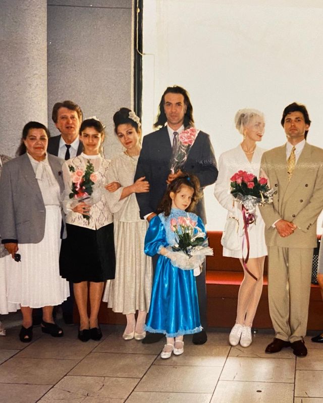 25 років у шлюбі: Ольга Сумська показала архівні фото з весілля, сповнені любові - фото 514013