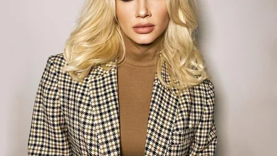 Міша Романова засипала Instagram гарячими фото з відпустки, від яких кидає в жар