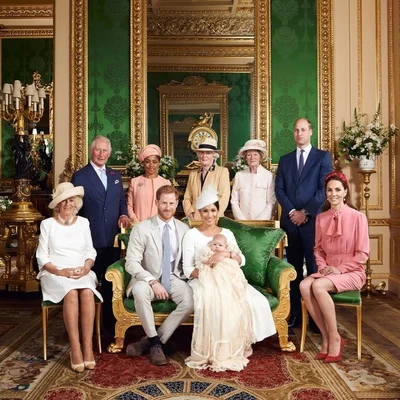 Букингемский дворец заставляет Меган и Гарри отказаться от своих королевских титулов - фото 514721