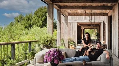 Міла Куніс та Ештон Кутчер показали свій будинок у Беверлі Гіллз