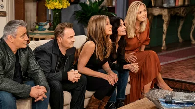 Показали ексклюзивні фото закулісся нового епізоду серіалу "Друзі", і вони дуже зворушливі