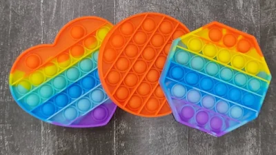 Что такое поп-ит и симпл-димпл, и почему мир в восторге от этих игрушек