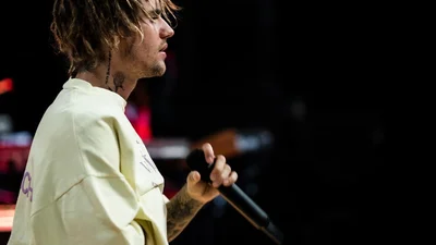 Джастін Бібер зістриг своє довге волосся і помолодшав на декілька років