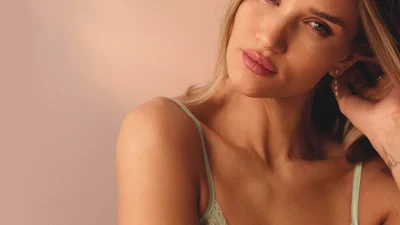 Роузі Гантінгтон-Вайтлі показала 10 варіантів трендових образів на літо