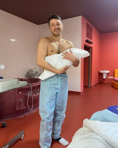 Сергей Притула в третий раз стал отцом и показал первые фото дочери - фото 515662