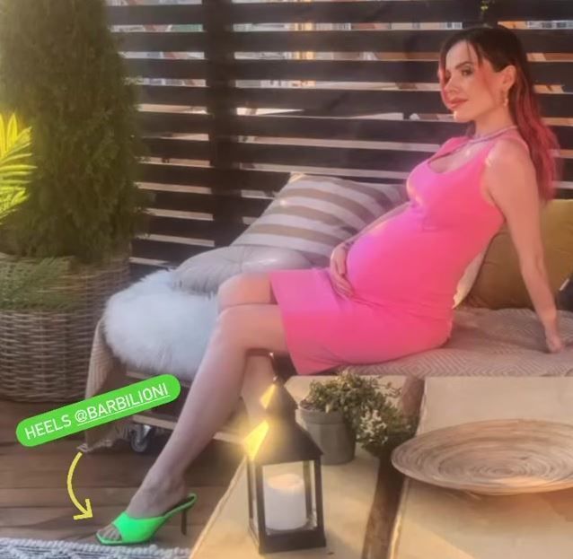Більше не секрет: MamaRika засипала мережу кадрами з вагітним животиком - 515915 Більше не секрет: MamaRika засипала мережу кадрами з вагітним животиком - фото 515915