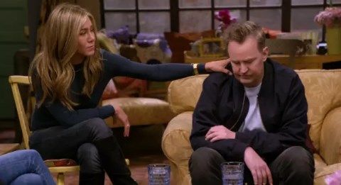 Актеры 'Друзей» не сдержали слез. когда спустя 17 вернулись на сериальную квартиру - фото 515968