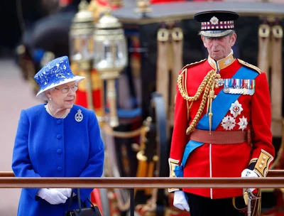 Королева Єлизавета ІІ та Герцог Кентський Едвард - фото 516424