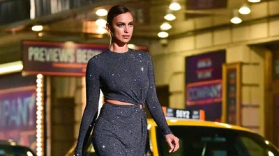 Образ дня: Ирина Шейк гуляет по улицам Нью-Йорка в рокерском наряде