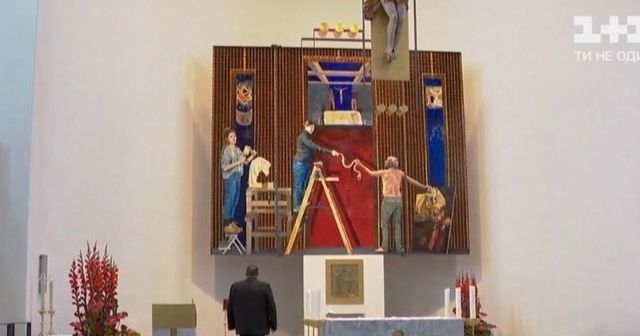 Пастор украсил церковь 'иконой' с Девой Марией в джинсах, но не все оценили - фото 516482