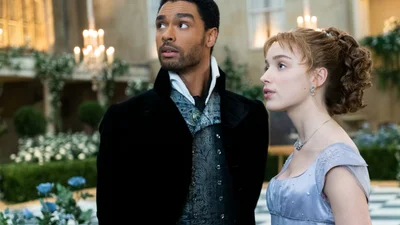 Фиби Дайневор сказала, появится ли любимый ее героини Дафны во 2 сезоне "Бриджертонов"