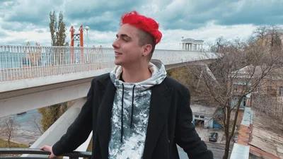 Лысый MELOVIN набил на голове татуировку