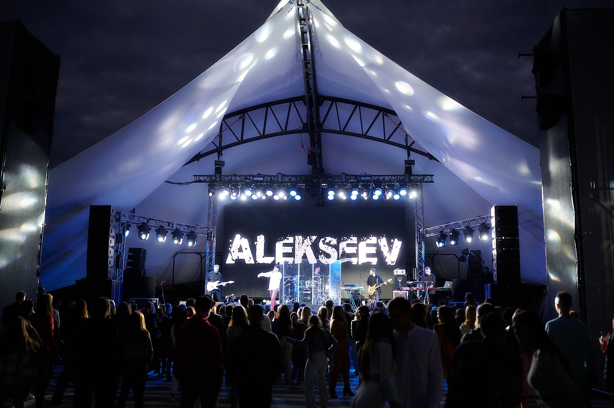LuxFMPartyTour: NK, ALEKSEEV і Таня Лі запалили на грандіозній літній вечірці - фото 516721