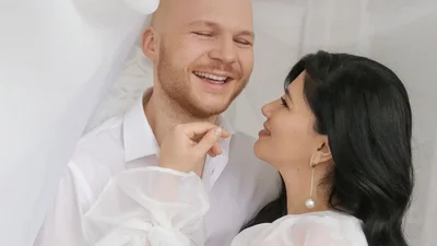 Влад Дарвин, который скрывал беременность жены, впервые стал папой