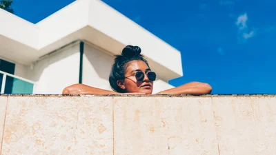 Не повторять: девушка показала, что бывает, когда пользуешься просроченным автозагаром