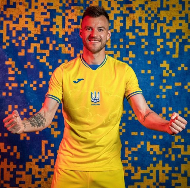 У сборной Украины появилась новая футбольная форма, и она нереально крутая - фото 516842