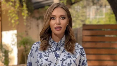 Слава Камінська без бюстгальтера влаштувала на балконі фотосесію