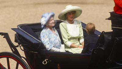 Мама Елизаветы II настаивала, чтобы принцесса Диана терпела измены принца Чарльза