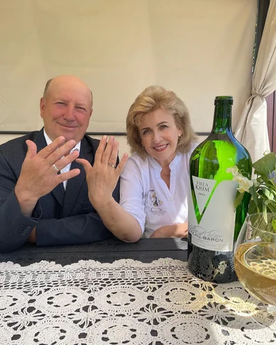 Леся Нікітюк показала, як її батьки відсвяткували 40 років шлюбу - фото 516917
