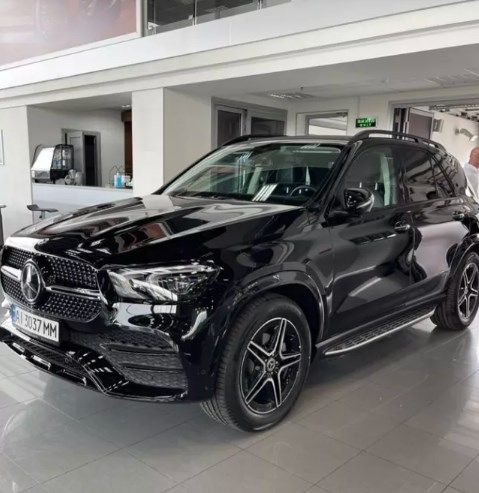 Нікіта Добринін подарував дружині авто за два мільйони гривень - фото 517073
