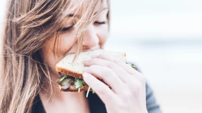 Ученые заметили, что диета сильно влияет на психологическое состояние женщин