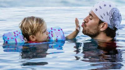 Любящий отец Энрике Иглесиас показал новое селфи с 3-летней дочерью