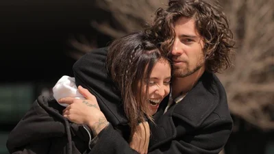 Владимир Дантес похвастался фигурой Нади Дорофеевой в голубом бикини