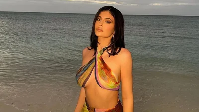 Трендсеттерка Кайлі Дженнер продемонструвала манікюр, який ми захочемо цього літа