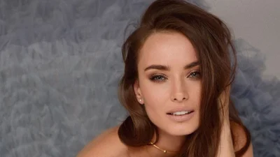 Ксения Мишина в бикини игриво выгнулась на роскошной яхте