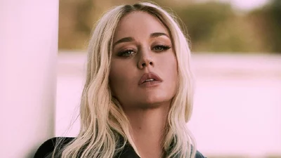 Кеті Перрі світить повненькими формами в купальнику, і папараці підловили цей момент