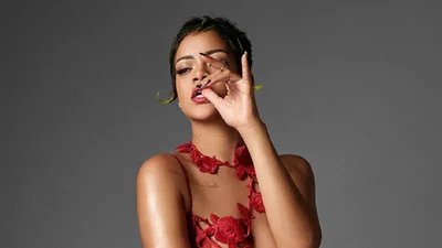 Щаслива і усміхнена: Ріанну підловили під час побачення з коханим