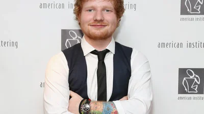 После долгой паузы Эд Ширан презентовал новый клип на песню "Bad Habits"