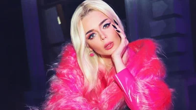 "Малиновые губы": Аліна Гросу в образі лиходійки випустила новий кліп