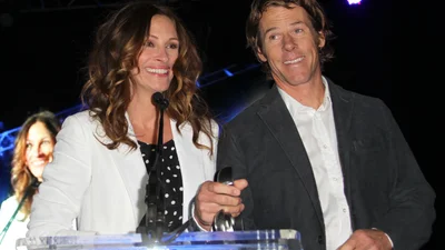 В сеть попало забавное видео с 14-летним сыном Джулии Робертс