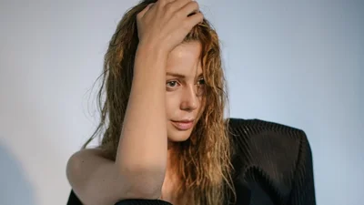 Тіна Кароль в металевому топі приголомшила зухвалим образом