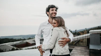 Психологи определили, что делает пары действительно счастливыми