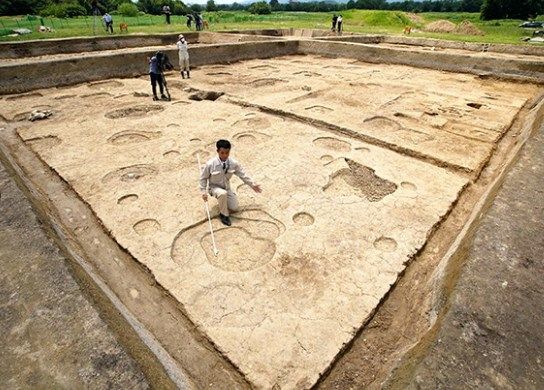В Японии раскопали дом императрицы, и вот, что там увидели - фото 518581