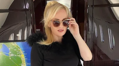 Ее не остановить: худая Ребел Уилсон в черном комбинезоне шокировала новой фигурой