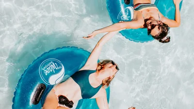 Новий тренд літа 2021 – топи, що ледь прикривають груди