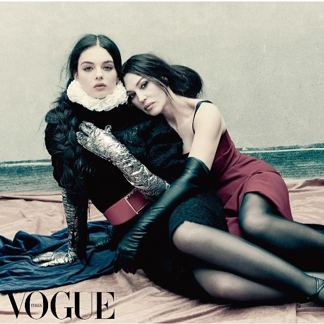Две дивы: Моника Беллуччи вместе со старшей дочерью появились на обложке Vogue - фото 518718