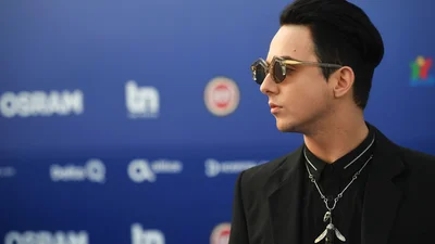 Співак MELOVIN прямо зі сцени зізнався в своїй бісексуальності