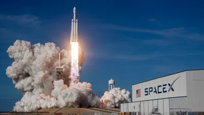 Ілон Маск показав відео, як приземляється ракета Falcon