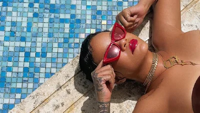 Ще коротше: нова стрижка Ріанни стала хітом 2021 року