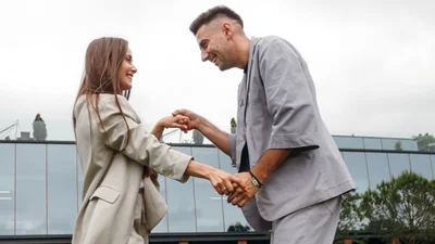 Ксения Мишина показала фото Александра Эллерта в юности, и его прическа - рвань