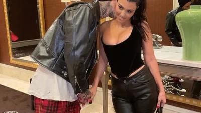 Уся мережа обговорює хтивий поцілунок Кортні Кардашьян з бойфрендом