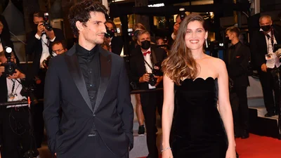 Летиция Каста вышла на красную дорожку Канн после рождения 4 ребенка в сексуальном мини