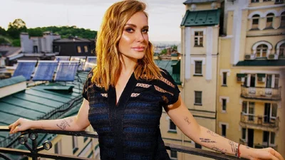 Слава Камінська зробила чергові уколи краси і показала результат