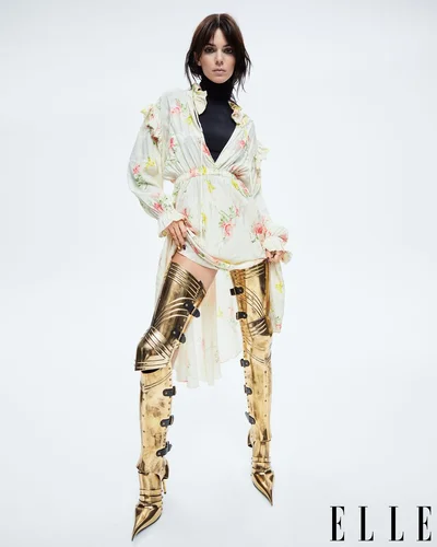 В чулках и трусиках: Кендалл Дженнер украсила обложку модного глянца - фото 519294
