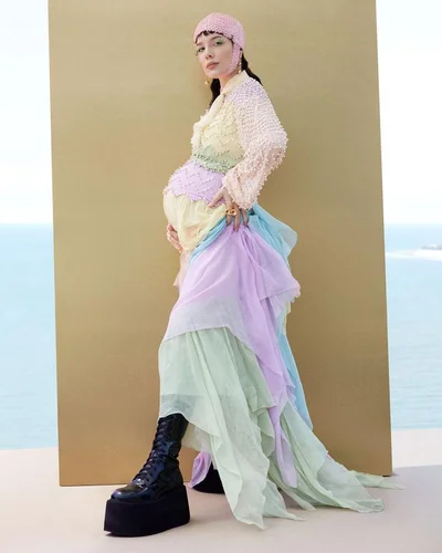 Співачка Холзі повністю оголилася для вагітної фотосесії - фото 519350